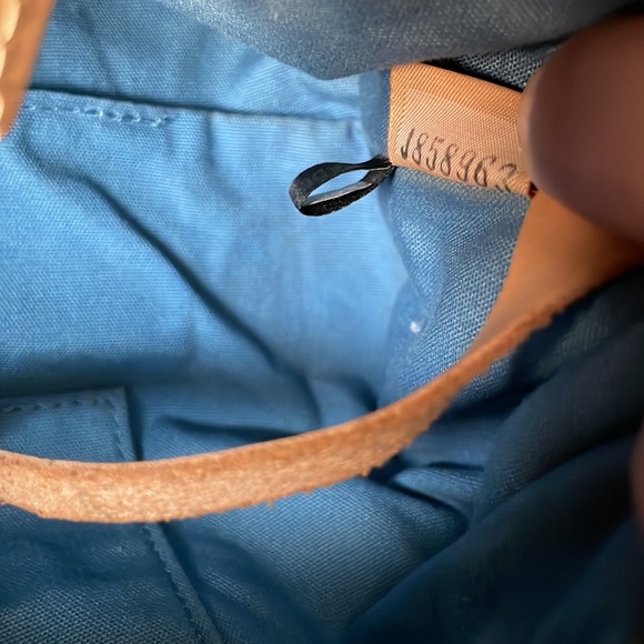 Vintage Dooney and Bourke barrel bag - Picture 9 of 14